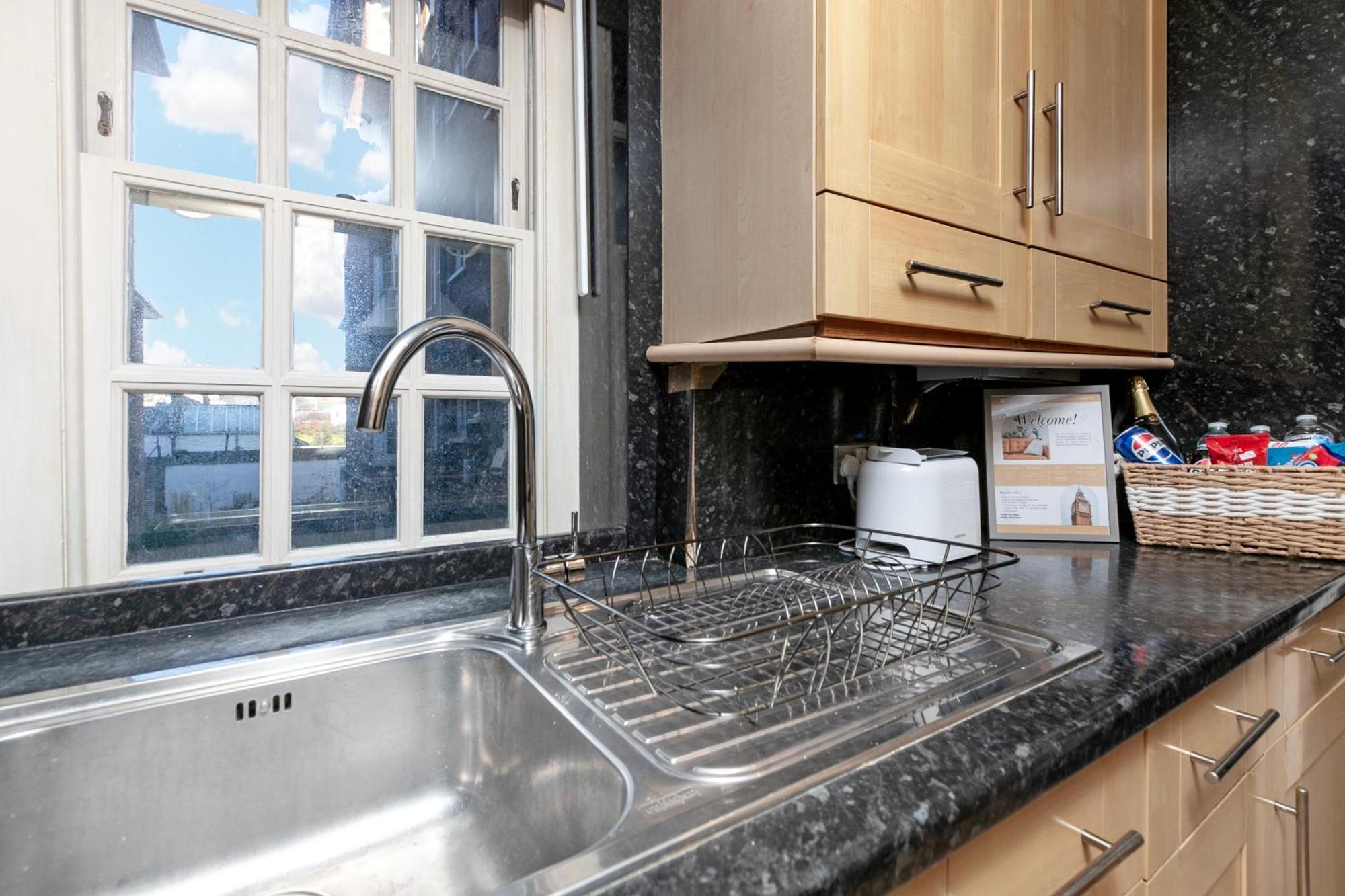 Beautiful 3 Bedroom Flat In Scott Ellis Gardens Londres Extérieur photo