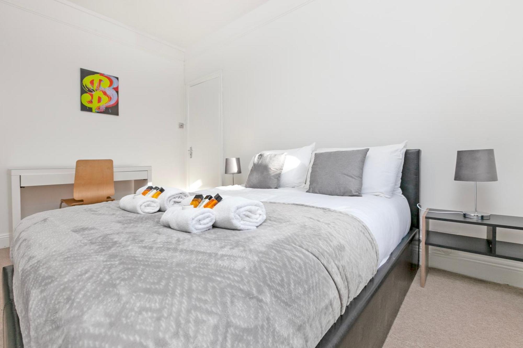 Beautiful 3 Bedroom Flat In Scott Ellis Gardens Londres Extérieur photo
