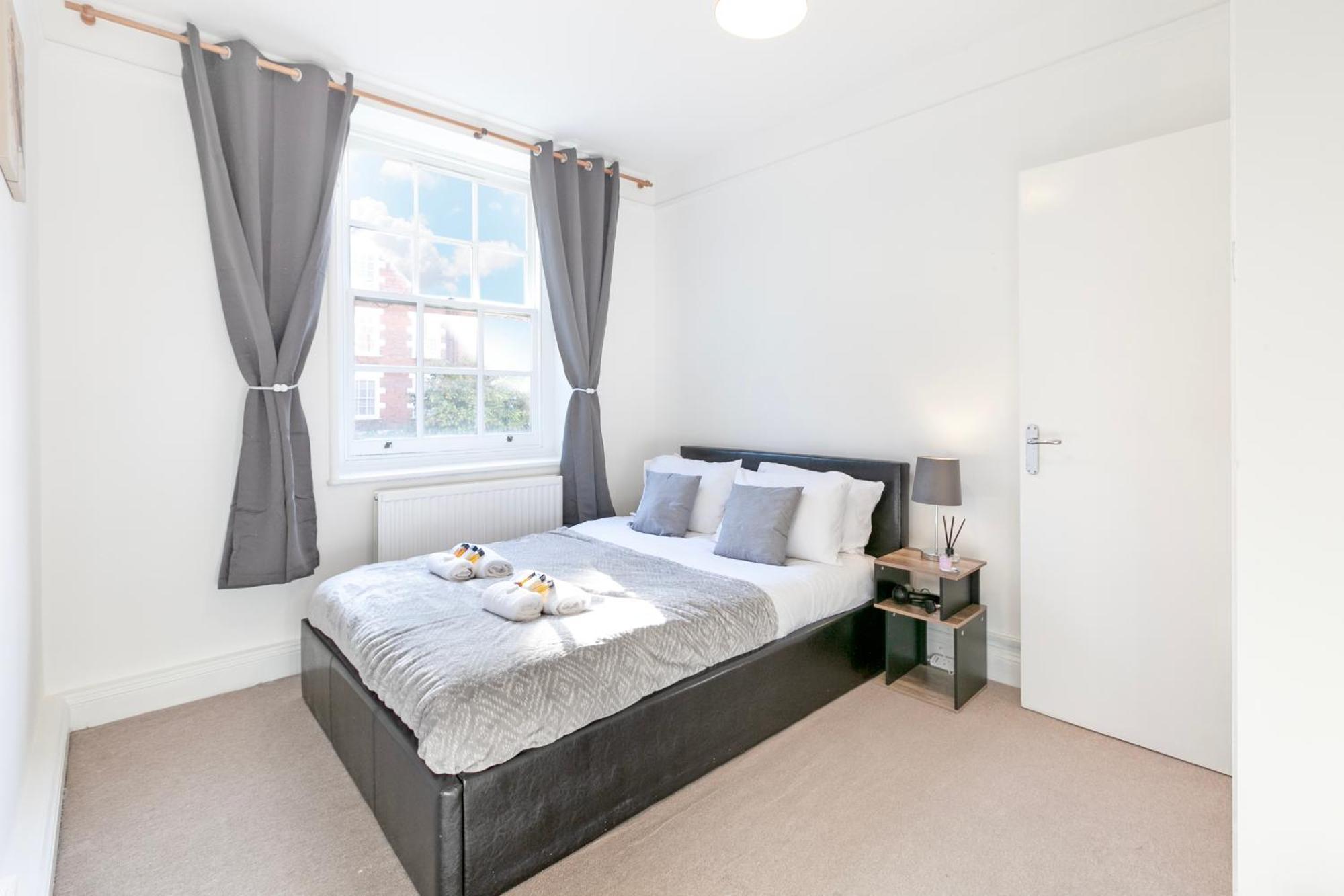 Beautiful 3 Bedroom Flat In Scott Ellis Gardens Londres Extérieur photo
