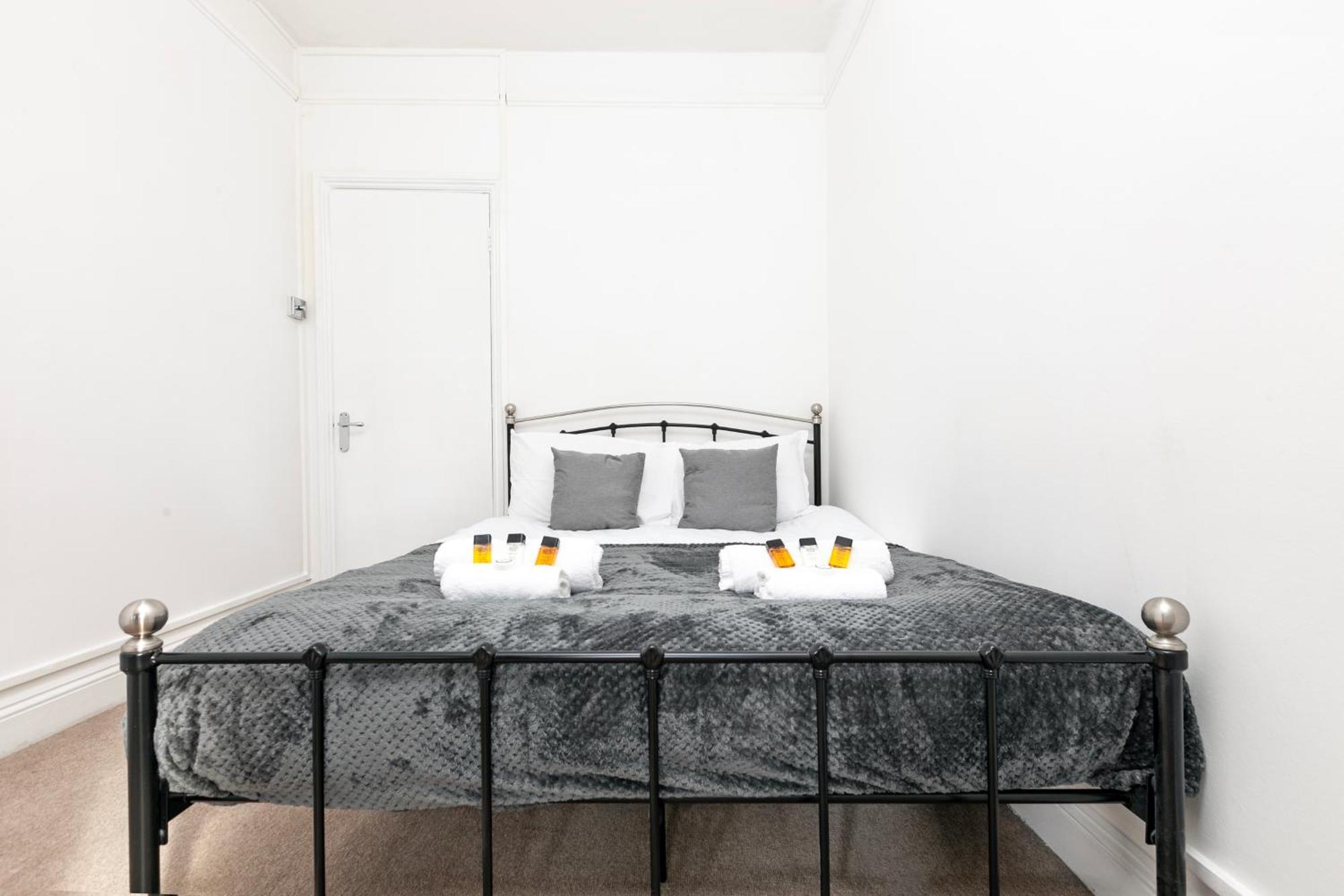 Beautiful 3 Bedroom Flat In Scott Ellis Gardens Londres Extérieur photo