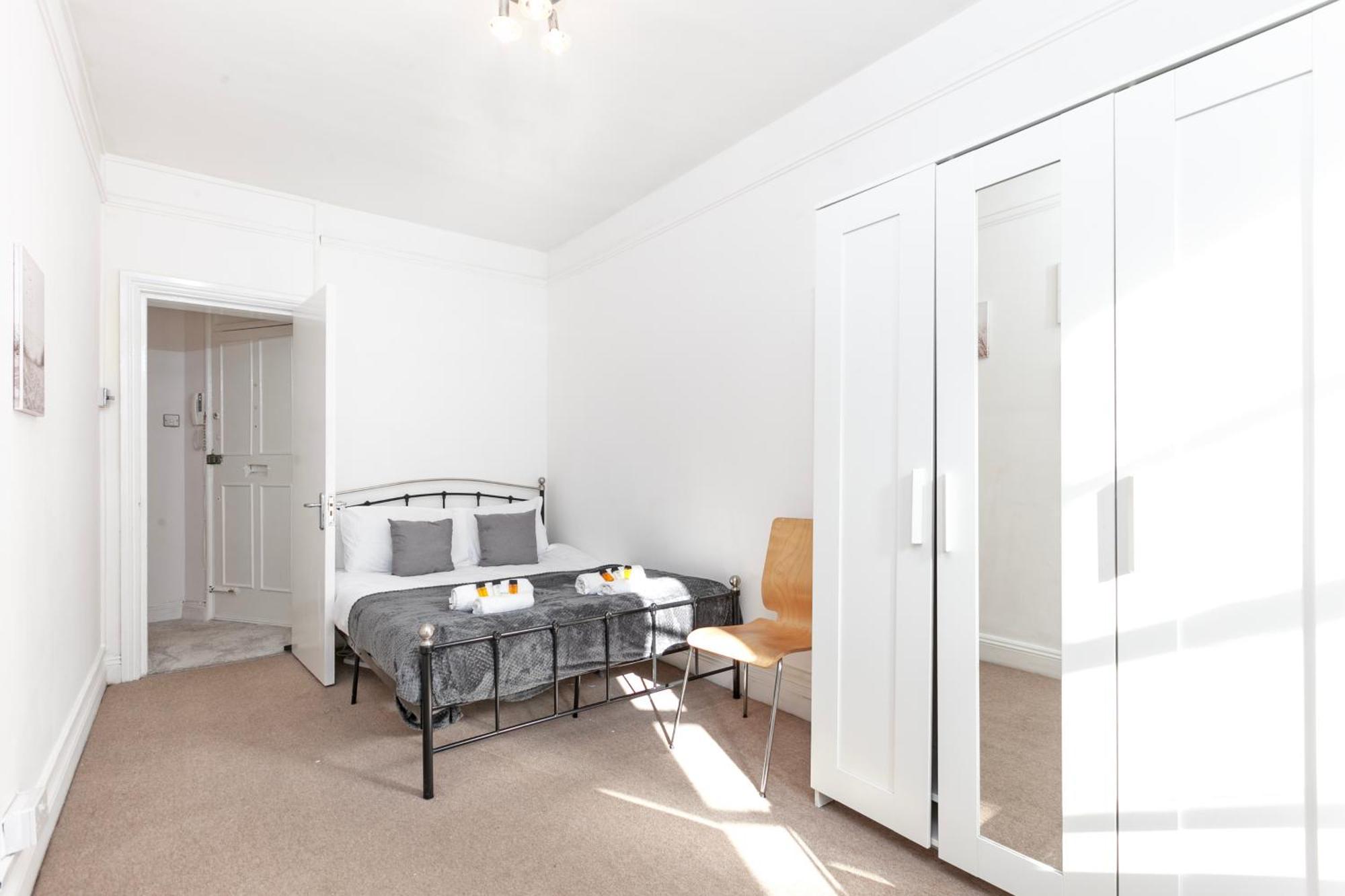 Beautiful 3 Bedroom Flat In Scott Ellis Gardens Londres Extérieur photo